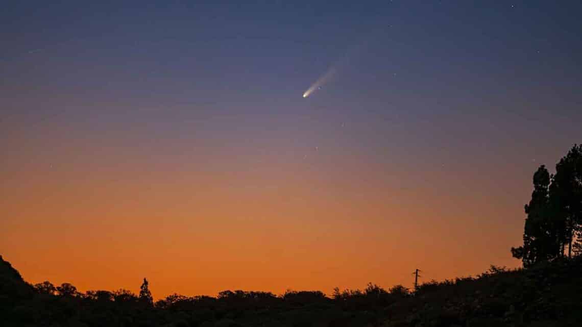 En estos lugares de Andalucía podrás ver “el cometa del siglo” como si fuese un cine.