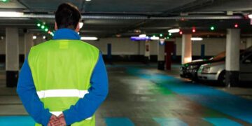 Taquilleros de parking, peones, limpiadores… Más de 2.300 vacantes para jóvenes y mayores de 50 años