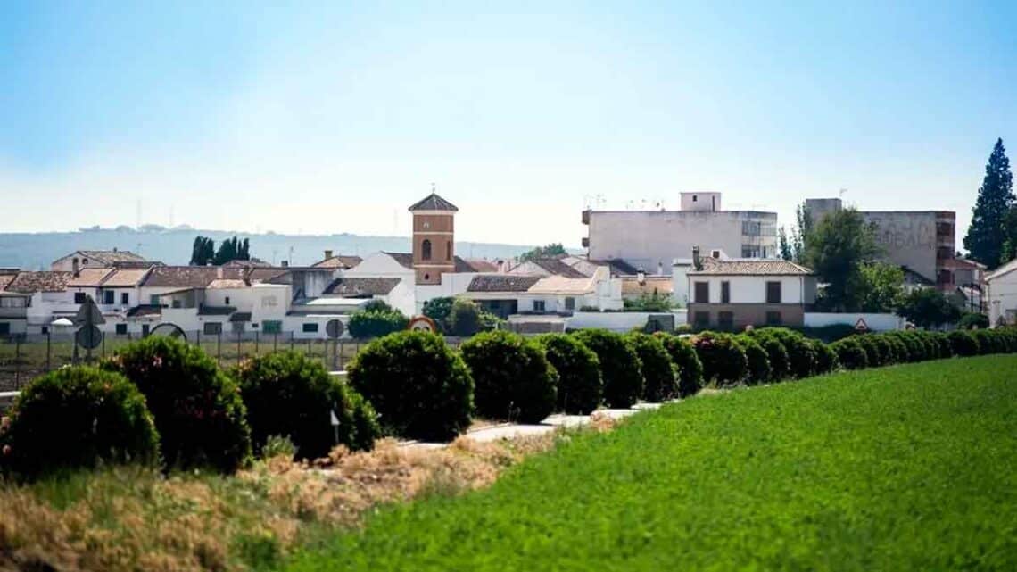 Se busca personal en este bonito pueblo cerca de Granada para trabajar en una finca agrícola