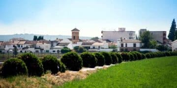 Se busca personal en este bonito pueblo cerca de Granada para trabajar en una finca agrícola