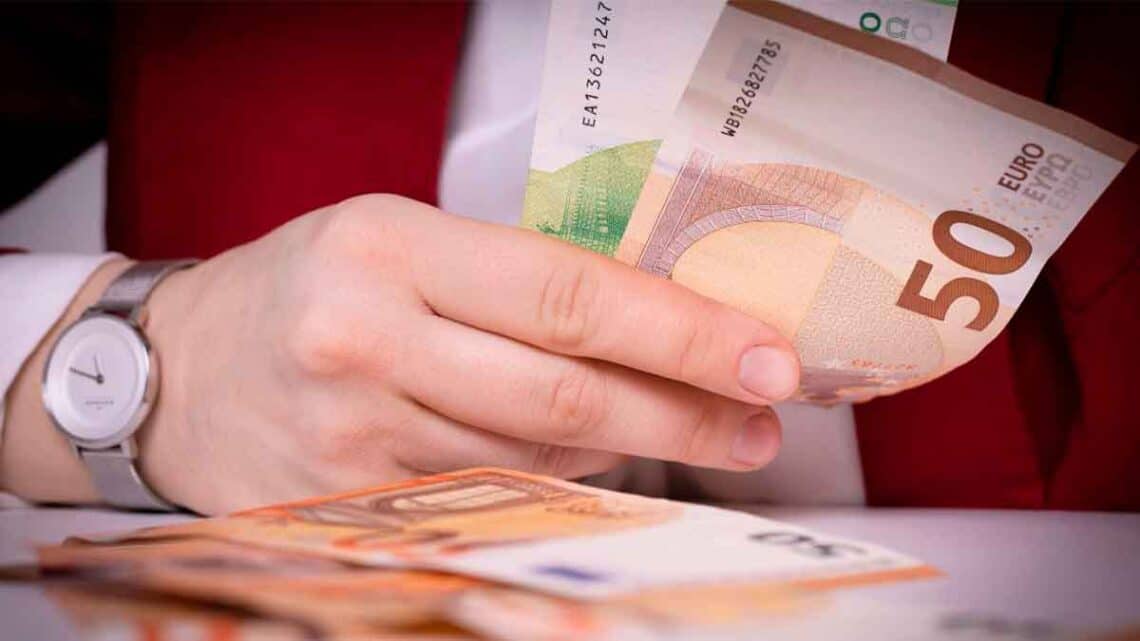 SEPE informa: consigue 600 euros mientras te formas para tu nuevo empleo