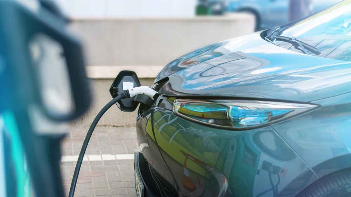 Las ventas de coches eléctricos continúan descendiendo.