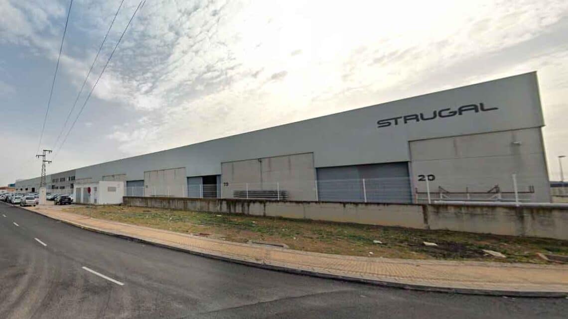 La empresa Strugal anuncia que necesita reforzar su plantilla en la fábrica que tiene ubicada en Alcalá de Guadaíra (Málaga).