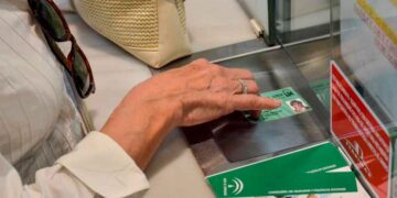 La tarjeta de Andalucía para mayores de 65 años es muy fácil de solicitar.