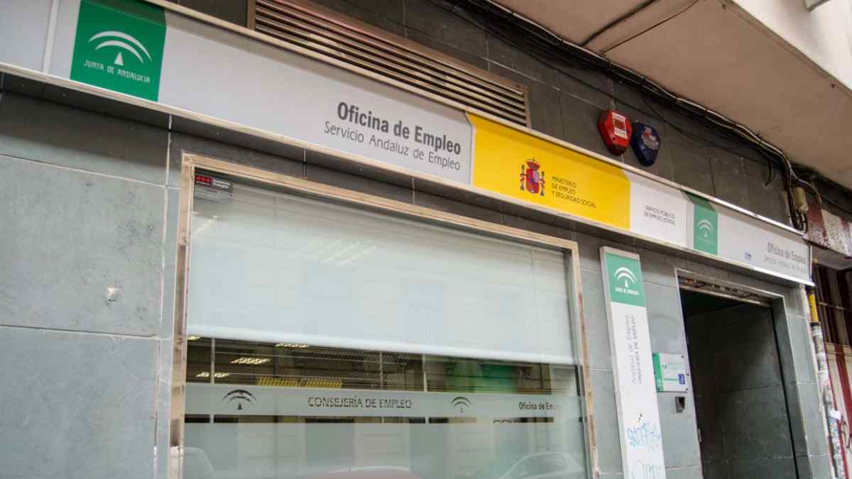 Cobrar paro y sueldo al mismo tiempo.
