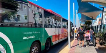 Las bonificaciones en el transporte público se mantienen en Andalucía durante 2025.