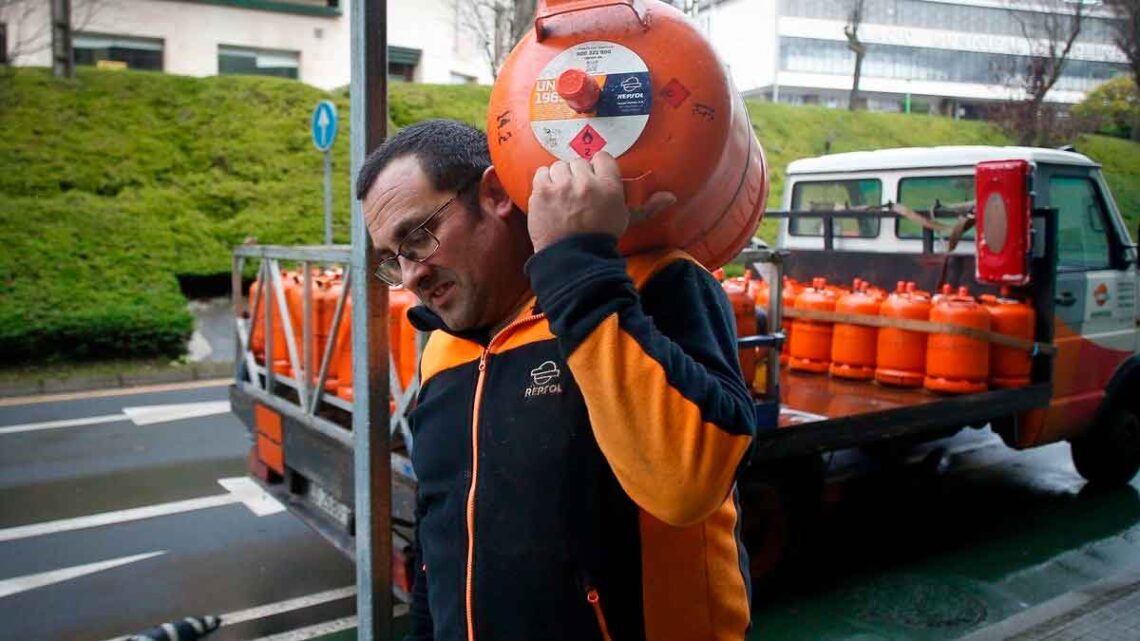 La huelga de repartidores de bombonas de butano pone en riesgo el suministro de esta materia prima a las puertas de la Navidad.