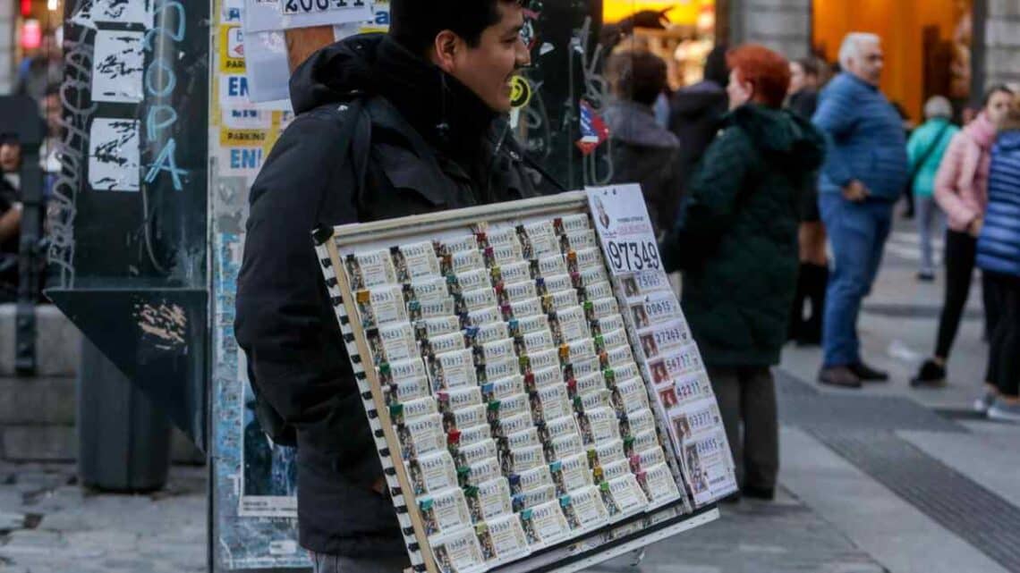 Muchas personas se preguntan cuanto gana un lotero por décimo de Lotería de Navidad