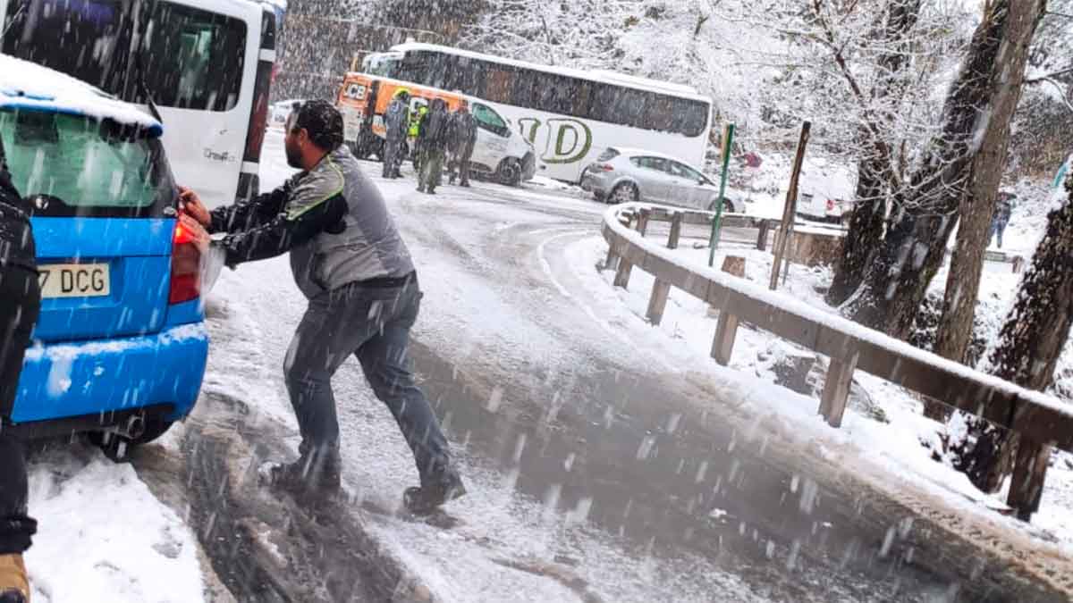 La previsión oficial de la AEMET confirma un marcado descenso térmico y nevadas en cotas bajas: conoce el pronóstico.