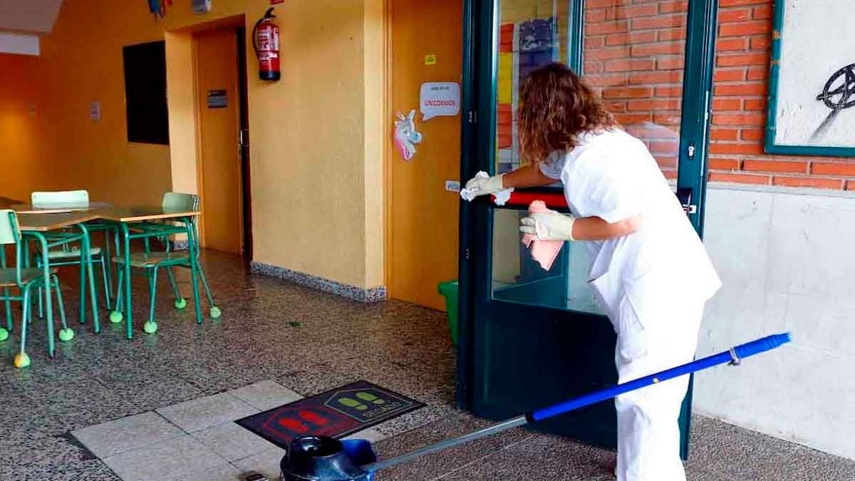 El Servicio Andaluz de Empleo (SAE) mantiene bolsas de empleo abiertas para trabajar en el sector de la limpieza en Andalucía.