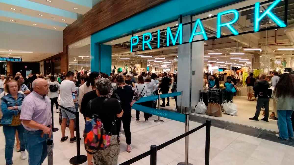 Recopilación de ofertas de empleo para trabajar en tiendas Primark ubicadas en distintos puntos de Andalucía: cómo enviar el CV.