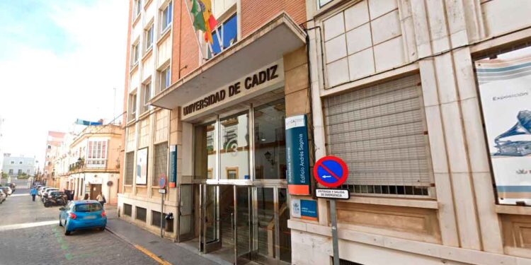 Fachada principal de Biblioteca de la Universidad de Cádiz: convocatoria de proceso selectivo.
