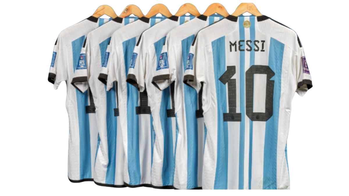 Las camisetas de Messi el año en el que ganó el Mundial.