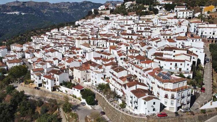 Un banco ofrece un chalet muy barato en un municipio de Málaga.