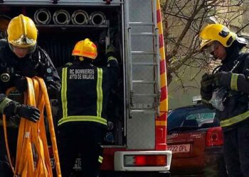 El Ayuntamiento de Málaga convoca 51 plazas de bombero con acceso en turno libre: requisitos generales y específicos para participar.