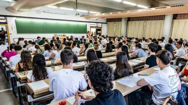 La Junta de Andalucía abre convocatoria de inscripción para el alumnado que quieran realizar las pruebas de acceso a la ESO o Bachiller.