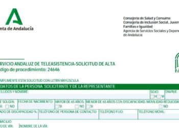 Explicamos en qué consiste el servicio de teleasistencia y cómo puedes solicitarlo en Andalucía.