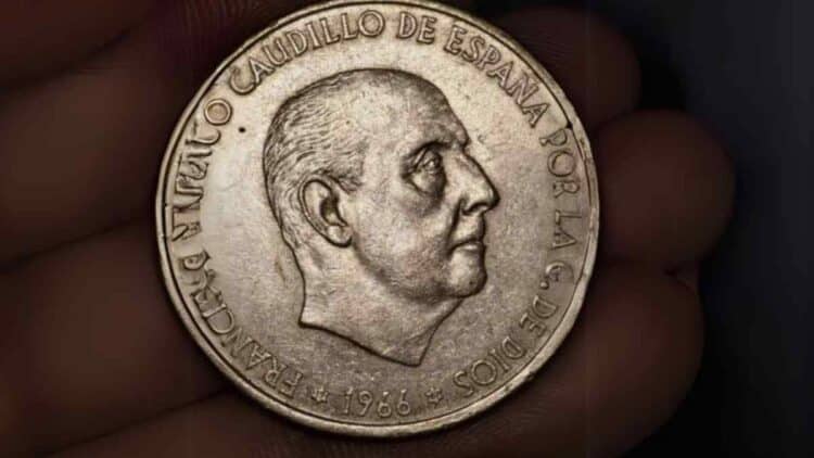 Una moneda de plata de 100 pesetas alcanza el valor de 900.000 euros.