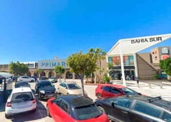 Se necesita personal por nueva apertura en Centro Comercial Bahía Sur de San Fernando (Cádiz): 30 horas semanales y contrato indefinido.