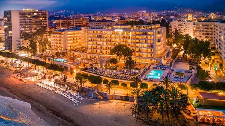 El Servicio Andaluz de Empleo anuncia que el Hotel El Fuerte de Marbella (Málaga) necesita incorporar a un ayudante de recepción.