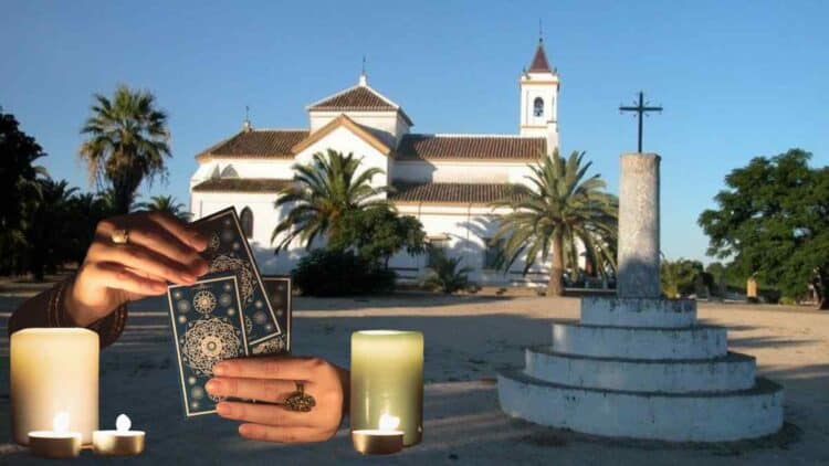 Una tarotista y vidente de un pueblo de Huelva causa furor y miles de personas hacen cola por sus consultas.