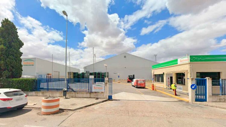 La empresa Refresco Iberia necesita reforzar la plantilla de su fábrica ubicada en el municipio sevillano de La Rinconada.