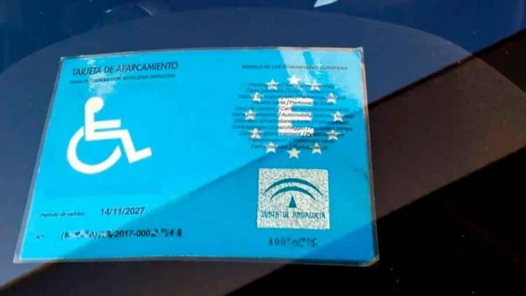 Cómo se tramita en Andalucía la tarjeta de aparcamiento de movilidad reducida.