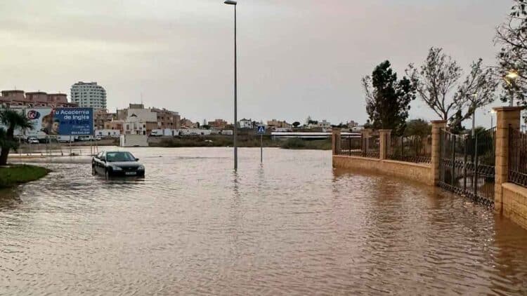 La AEMET activa la alerta naranja a más zonas de la comunidad andaluza y la Junta amplia el Plan de Emergencias por Riesgo de Inundaciones.