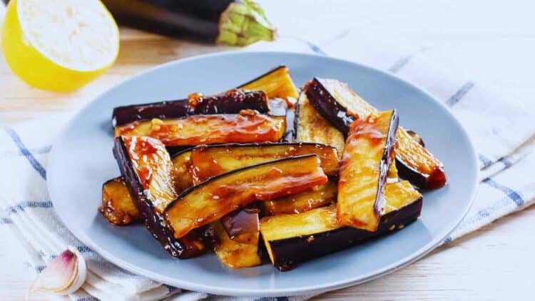 Receta de berenjenas fritas con miel de caña al estilo andaluz.