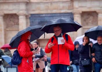 La AEMET mantiene los avisos amarillos en estas provincias por la borrasca Jana: hasta cuándo seguirá lloviendo.