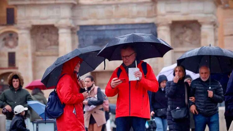 La AEMET mantiene los avisos amarillos en estas provincias por la borrasca Jana: hasta cuándo seguirá lloviendo.