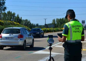 Conoce los límites de velocidad a los que saltan los radares fijos y móviles de la DGT.