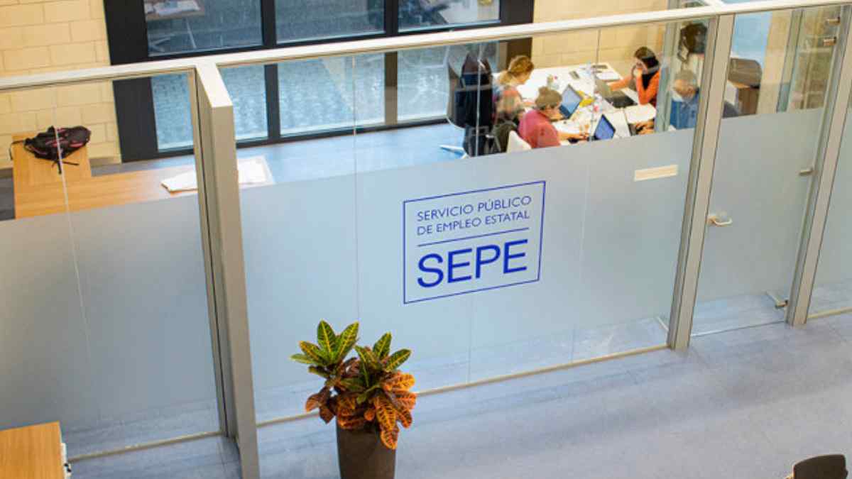 El SEPE retiró un subsidio a un beneficiario y además lo sancionó económicamente.