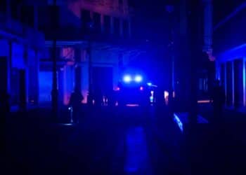 Callle oscura en el apagón que ha sufrido la península ibérica