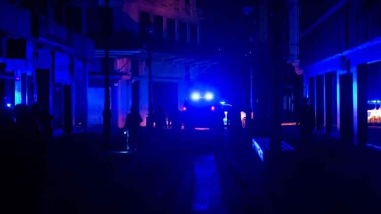 Callle oscura en el apagón que ha sufrido la península ibérica