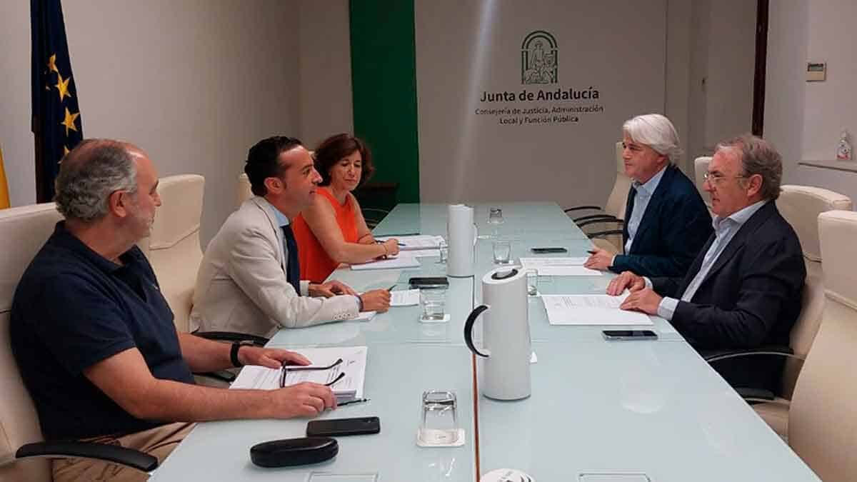 La junta de Andalucía ha anunciado que ampliará la prestación de abogados de oficios como plan de su Estrategia de Mediación.