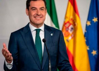 Presidente de la Junta de Andalucía durante el anuncio de ayudas al alquiler para pensionistas en régimen de pensión no contributiva