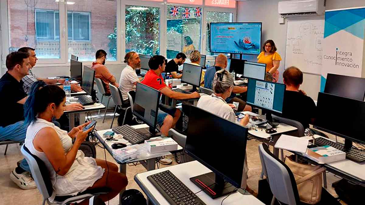 Vodafone convoca 450 plazas gratuitas para diez cursos especializados en Tecnologías 5G.