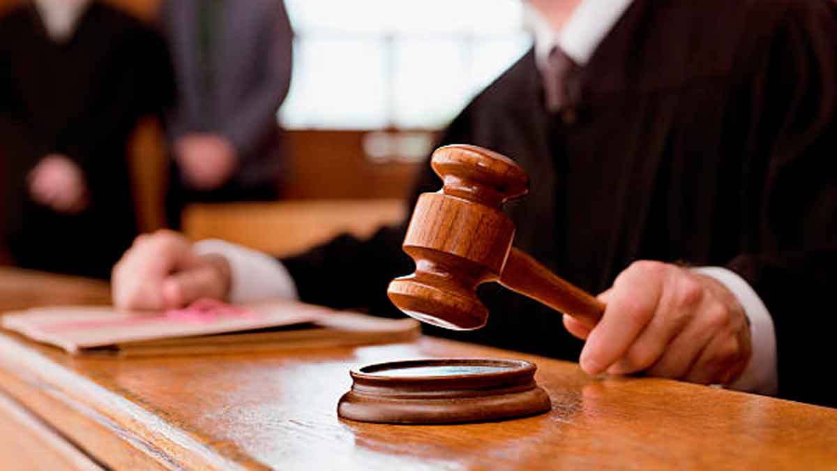 Una mujer mata a su bebé y la fiscalía dictamina que era consciente de los hechos. Si bien, le han rebajado la pena de prisión por colaborar en la investigación.