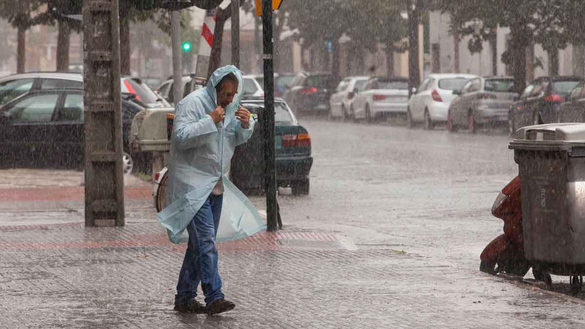 La borrasca Nuria azota a Andalucía: intensas lluvias y vientos fuertes, según la Agencia Estatal de Meteorología (AEMET).