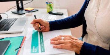 Si quieres comenzar un negocio o trabajar de forma independiente, es probable que tengas muchas dudas sobre la RETA.