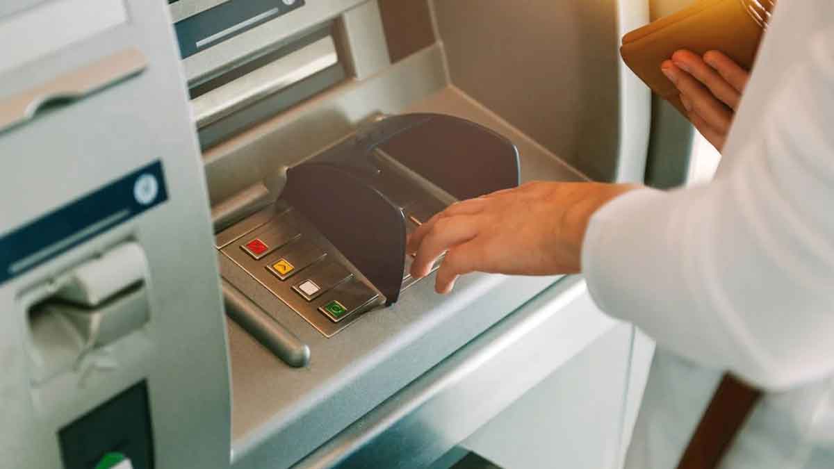 Qué hago si el cajero automático no me da mis billetes