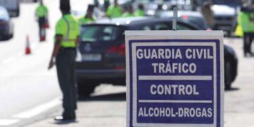 Retirada fraccionada del carnet: qué es y por qué la DGT podría quitarte el carnet de conducir los fines de semana y vacaciones con ello.
