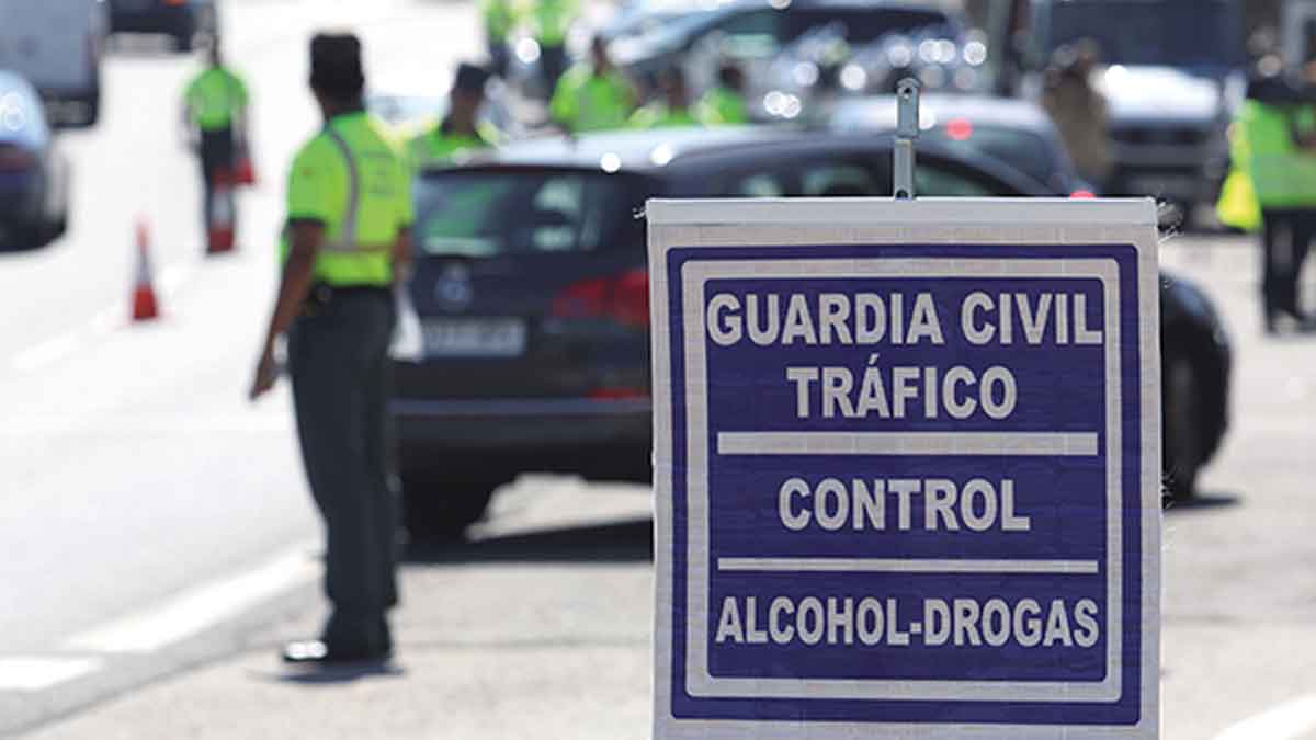 Retirada fraccionada del carnet: qué es y por qué la DGT podría quitarte el carnet de conducir los fines de semana y vacaciones con ello.