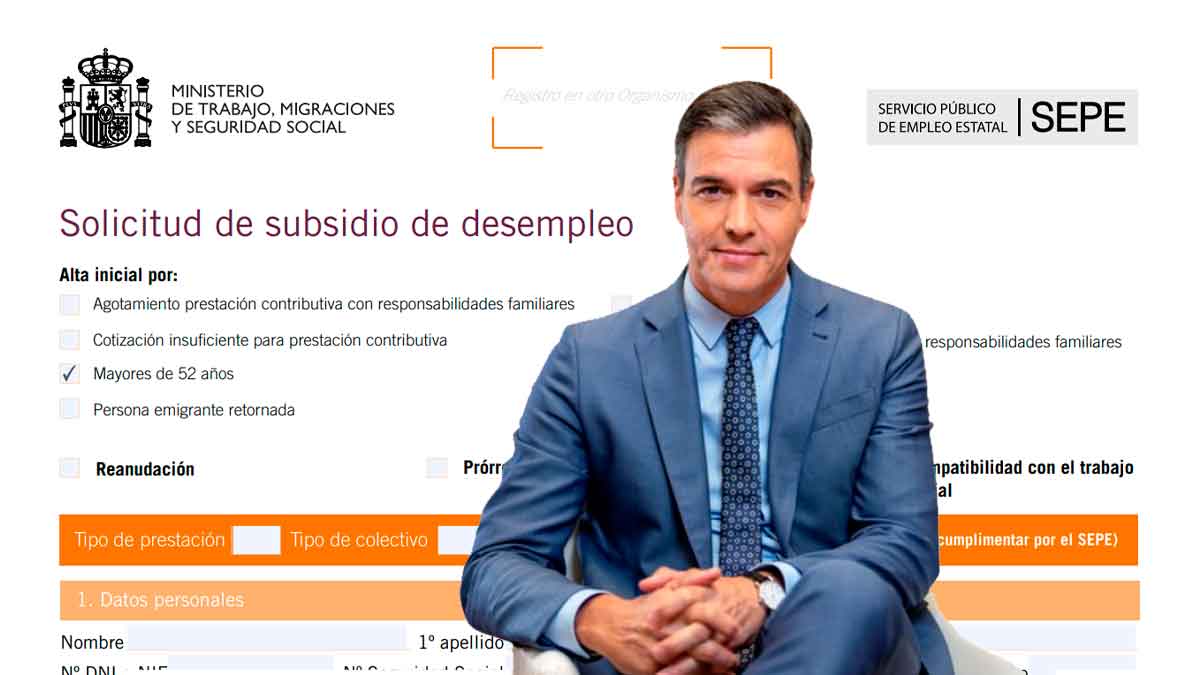 Pedro Sánchezs junto a un formulario de subsidio del SEPE para mayores de 52 años, con el logotipo del Ministerio de Trabajo