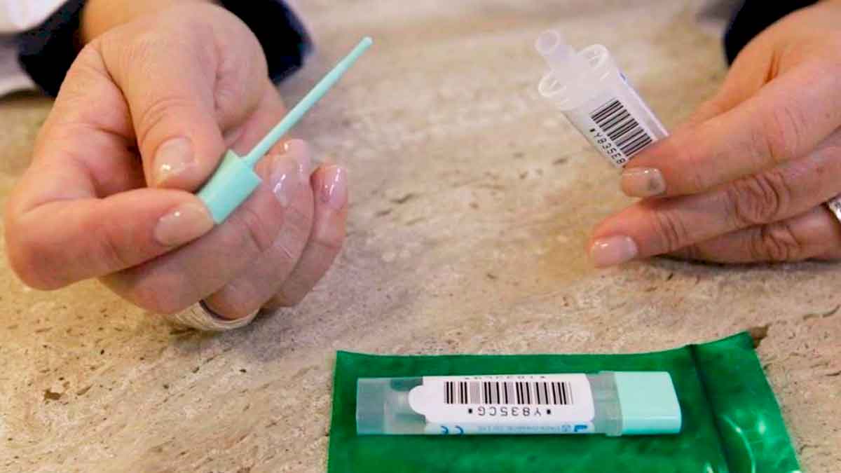 Test de sangre oculta en heces: Cribado bianual para mayores de 50 detecta cáncer de colon precozmente y mejora supervivencia.