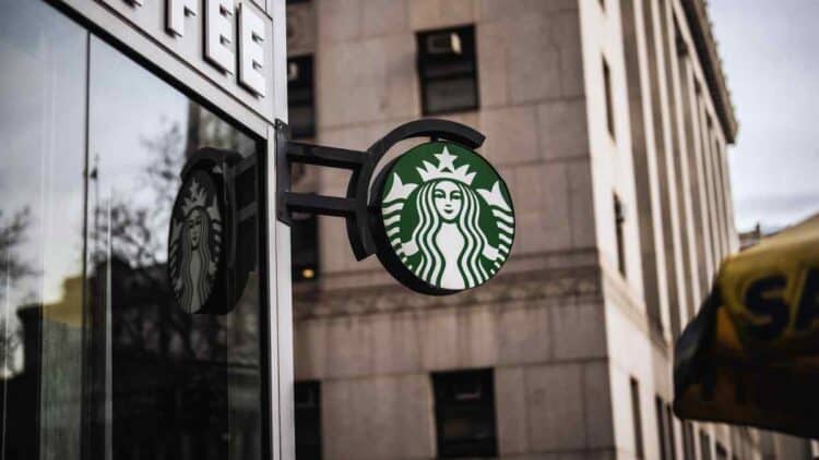 Starbucks despidió a un gerente pero la justicia falla a su favor y tendrá que readmitirlo o pagarle una indemnización.