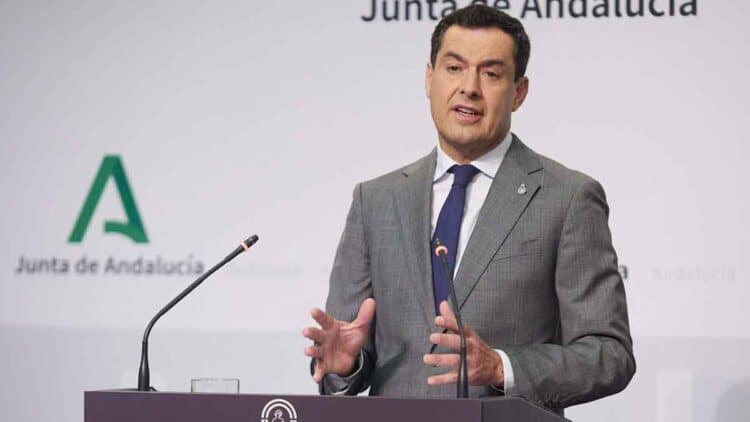 Rueda de prensa de la Junta de Andalucía anunciando ayudas de hasta 10.000 € para fomentar empleo estable en cooperativas y sociedades laborales
