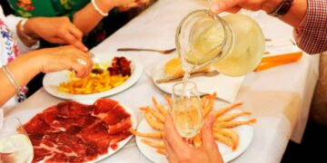 Aquí van algunas de las recetas más representativas de la Feria de Abril: desde la ensaladilla hasta la cola de toro.