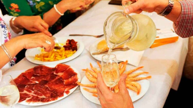 Aquí van algunas de las recetas más representativas de la Feria de Abril: desde la ensaladilla hasta la cola de toro.